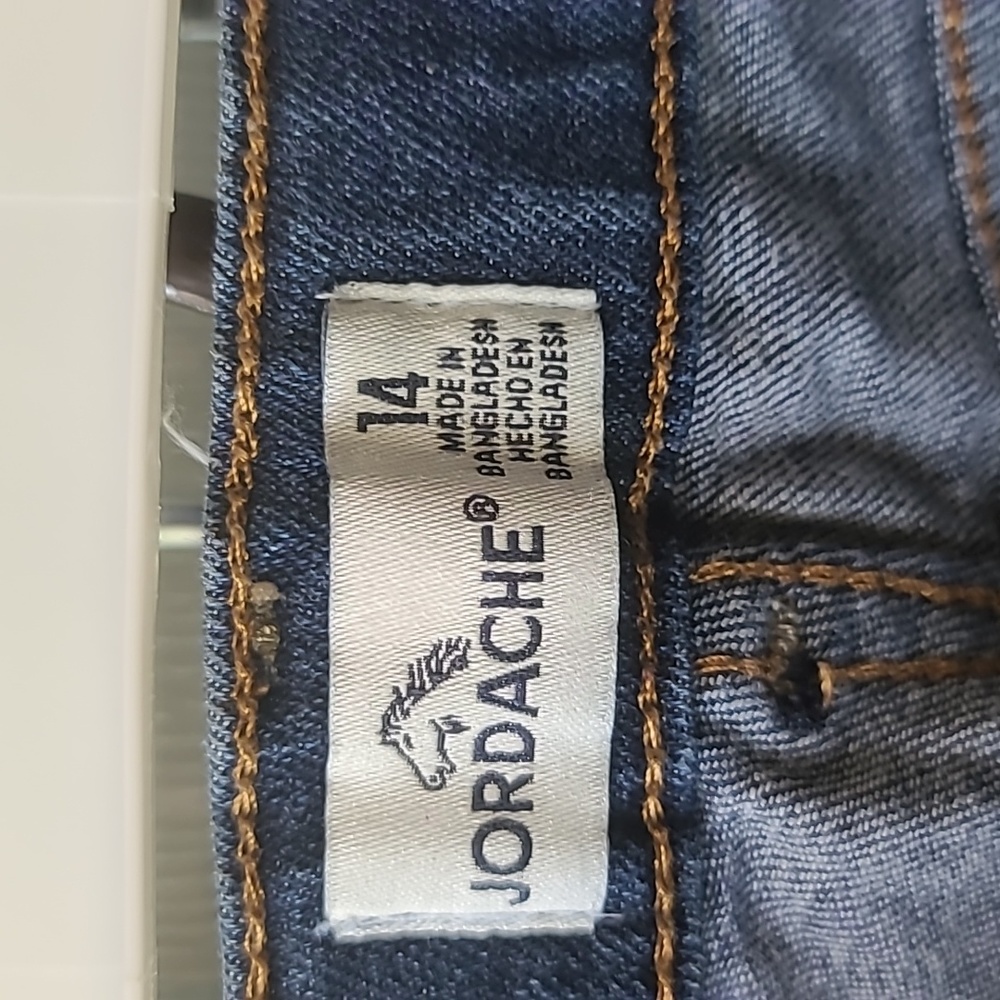 Shorts - Picture 3 of 3